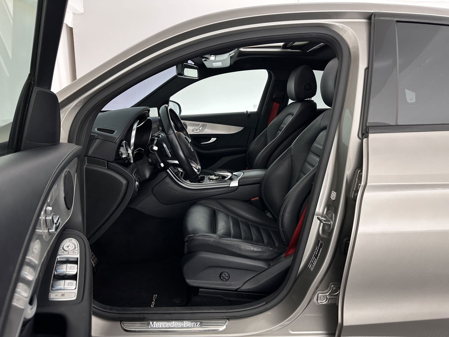 Mercedes-Benz GLC Coupé 250 d 4MATIC AMG Sport Edition (INCL-BTW) *PANO | LEATHER | FULL-LED | MEMORY-PACK | TOPVIEW | HEATED-SPORTSEATS | NAVI-FULLMAP | PRIVACYGLASS | SHIFTPADDLES | ECC | PDC | CRUISE | 19''ALU*