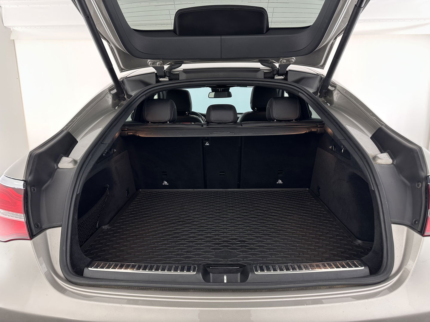 Mercedes-Benz GLC Coupé 250 d 4MATIC AMG Sport Edition (INCL-BTW) *PANO | LEATHER | FULL-LED | MEMORY-PACK | TOPVIEW | HEATED-SPORTSEATS | NAVI-FULLMAP | PRIVACYGLASS | SHIFTPADDLES | ECC | PDC | CRUISE | 19''ALU*