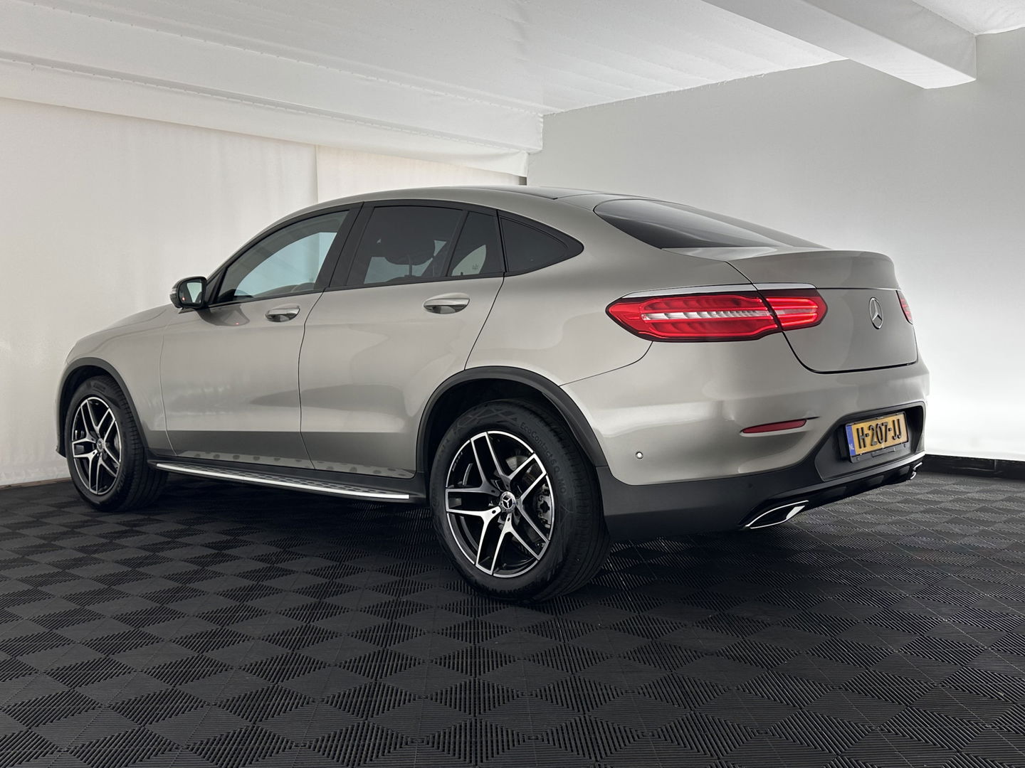 Mercedes-Benz GLC Coupé 250 d 4MATIC AMG Sport Edition (INCL-BTW) *PANO | LEATHER | FULL-LED | MEMORY-PACK | TOPVIEW | HEATED-SPORTSEATS | NAVI-FULLMAP | PRIVACYGLASS | SHIFTPADDLES | ECC | PDC | CRUISE | 19''ALU*