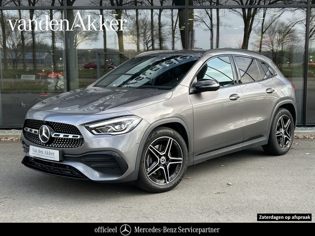 Mercedes-Benz GLA - 180 AMG// Camera // Elek. Achterklep // Sfeerverlichting // Night pakket // 19" AMG Velgen // LED