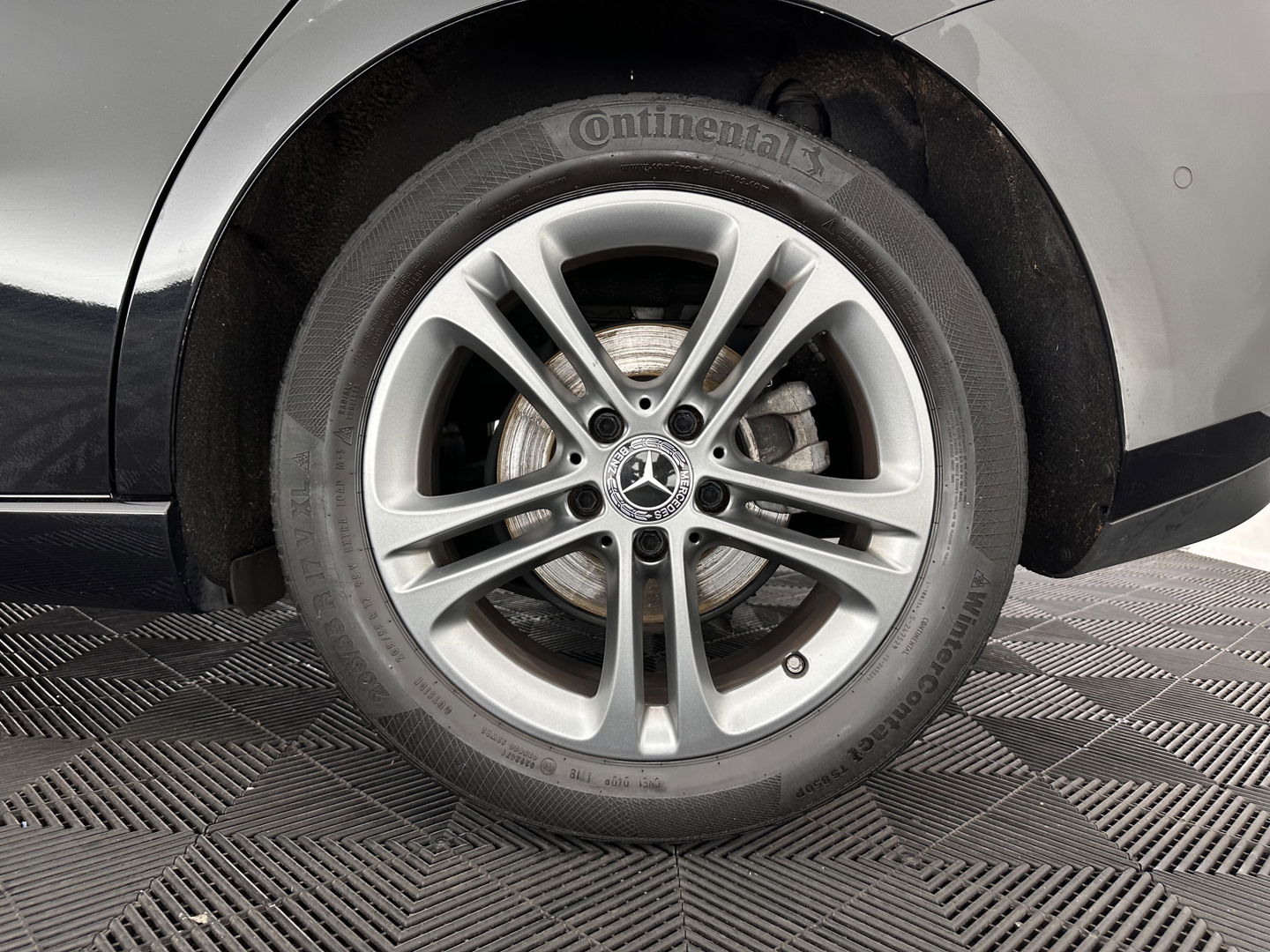 Mercedes-Benz B-Klasse 180d Launch Edition Premium Plus (INCL-BTW) Aut. *PANO | LEATHER-MICROFIBRE | KEYLESS |  FULL-LED | WIDESCREEN-DIGI-COCKPIT | CAMERA | COMFORTSEATS | NAVI-FULLMAP | ECC | CARPLAY | PDC | CRUISE | 17''ALU*