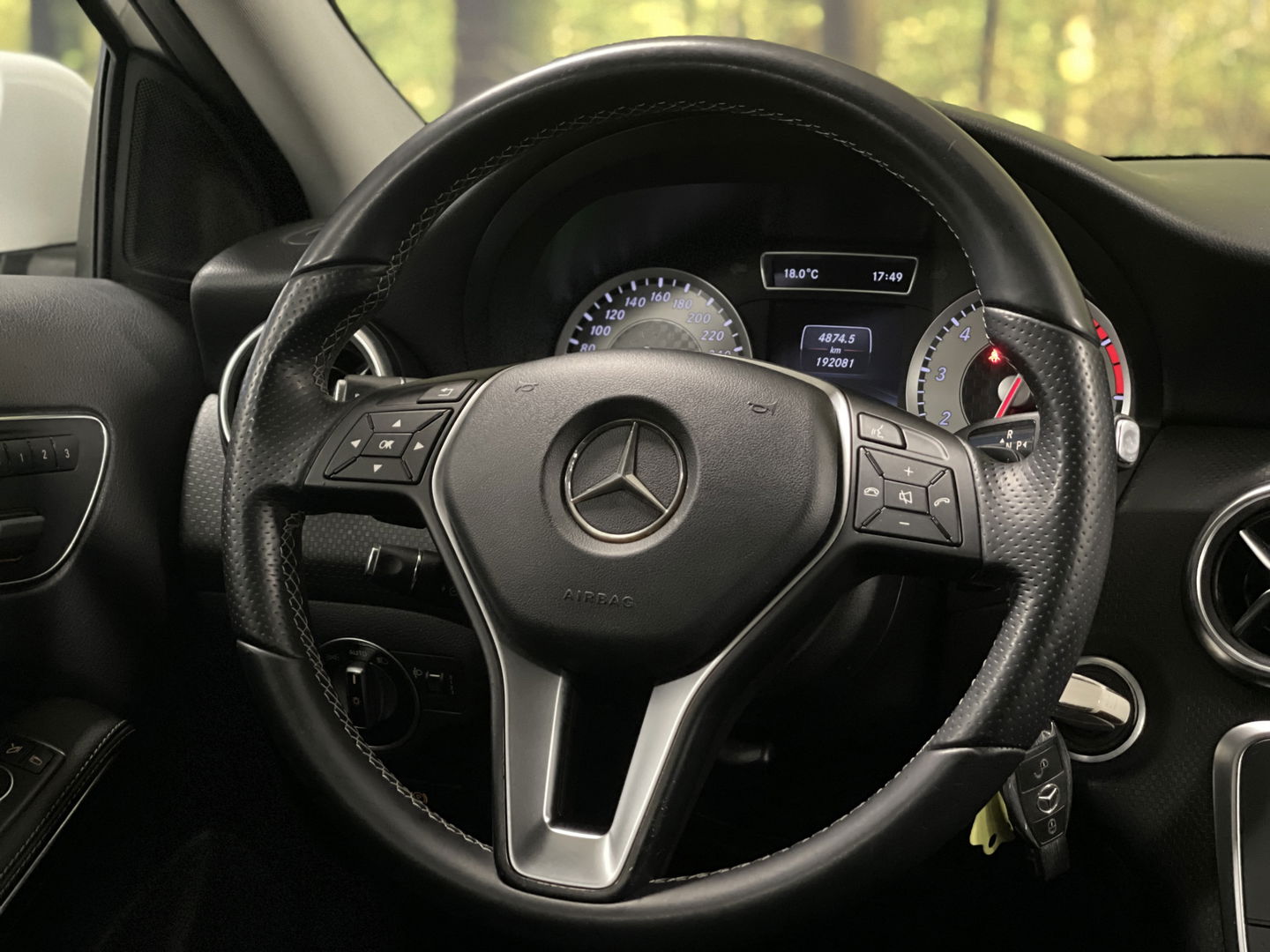 Mercedes-Benz A-Klasse 180 Ambition | Cruise Control | Parkeersensoren | Elektrische Bestuurdersstoel + Memory | Bluetooth | Isofix | Navigatie | Elektrisch Bedienbare Spiegels