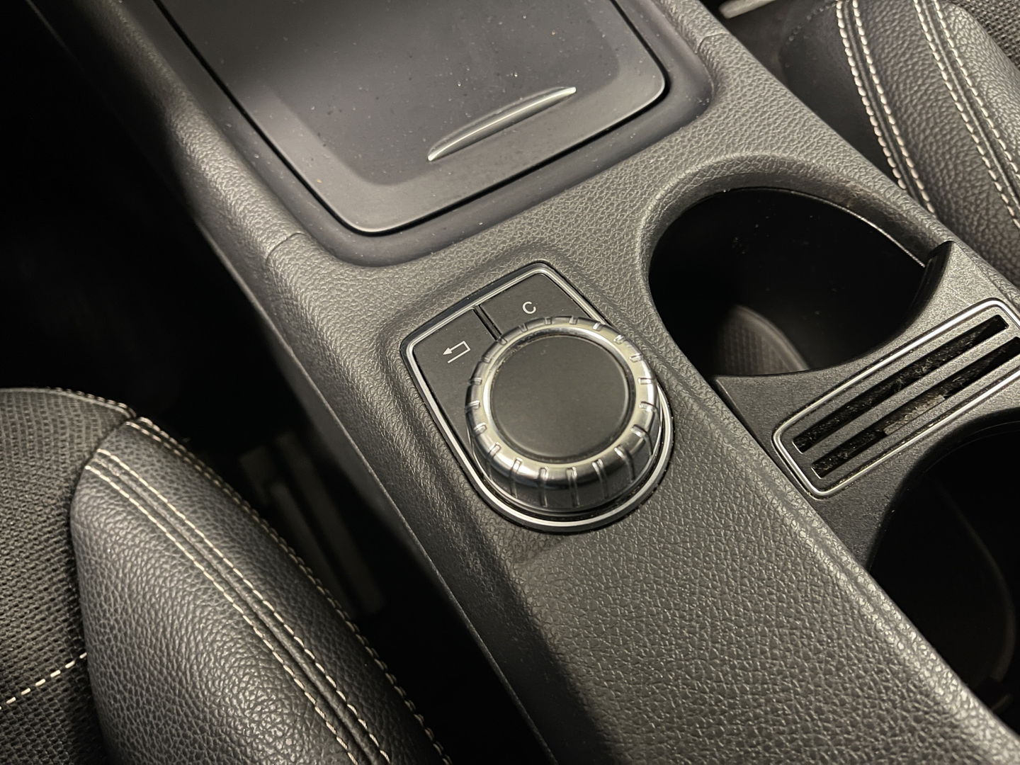 Mercedes-Benz A-Klasse 180 Ambition | Cruise Control | Parkeersensoren | Elektrische Bestuurdersstoel + Memory | Bluetooth | Isofix | Navigatie | Elektrisch Bedienbare Spiegels