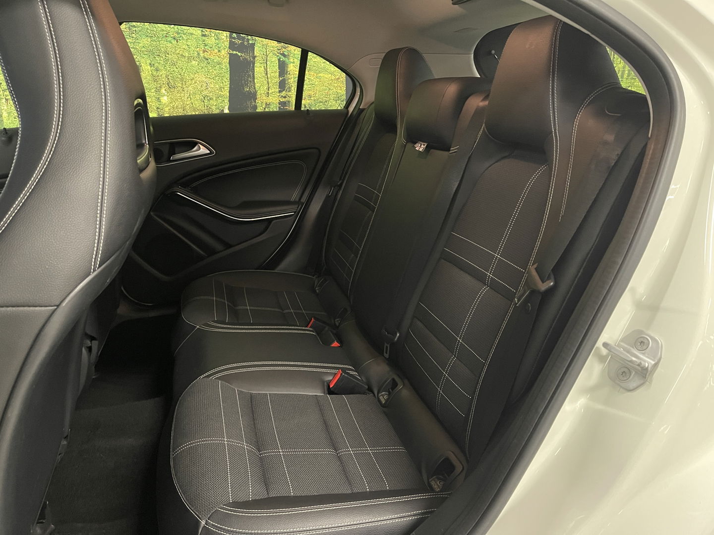 Mercedes-Benz A-Klasse 180 Ambition | Cruise Control | Parkeersensoren | Elektrische Bestuurdersstoel + Memory | Bluetooth | Isofix | Navigatie | Elektrisch Bedienbare Spiegels