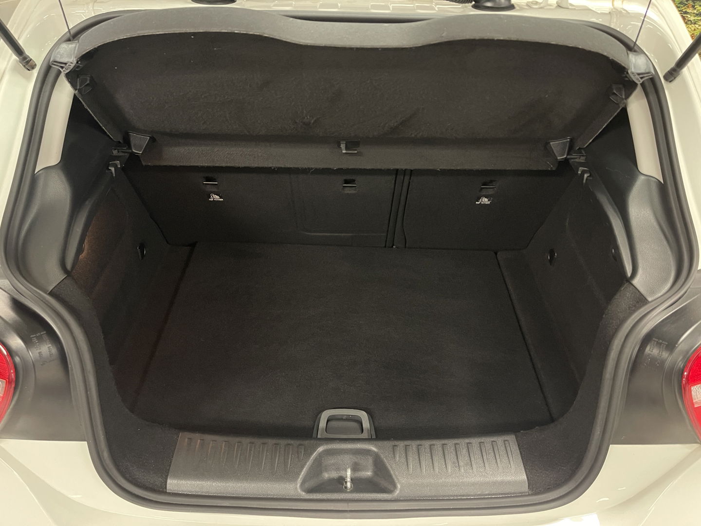 Mercedes-Benz A-Klasse 180 Ambition | Cruise Control | Parkeersensoren | Elektrische Bestuurdersstoel + Memory | Bluetooth | Isofix | Navigatie | Elektrisch Bedienbare Spiegels