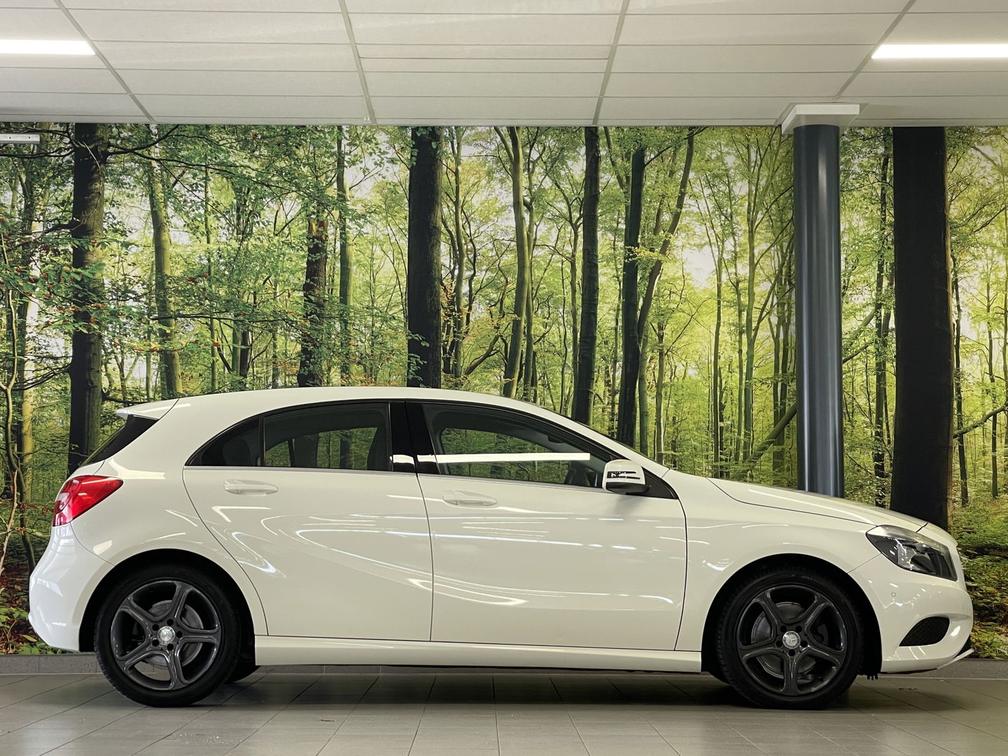 Mercedes-Benz A-Klasse 180 Ambition | Cruise Control | Parkeersensoren | Elektrische Bestuurdersstoel + Memory | Bluetooth | Isofix | Navigatie | Elektrisch Bedienbare Spiegels