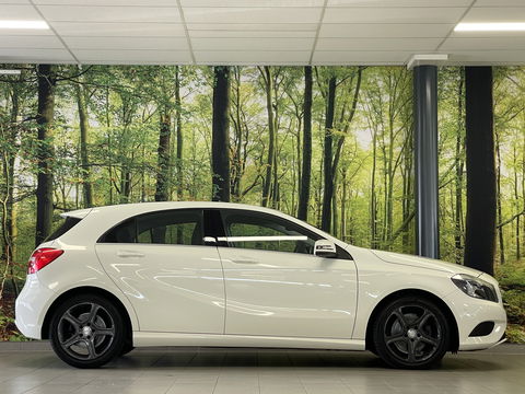 Mercedes-Benz A-Klasse 180 Ambition | Cruise Control | Parkeersensoren | Elektrische Bestuurdersstoel + Memory | Bluetooth | Isofix | Navigatie | Elektrisch Bedienbare Spiegels
