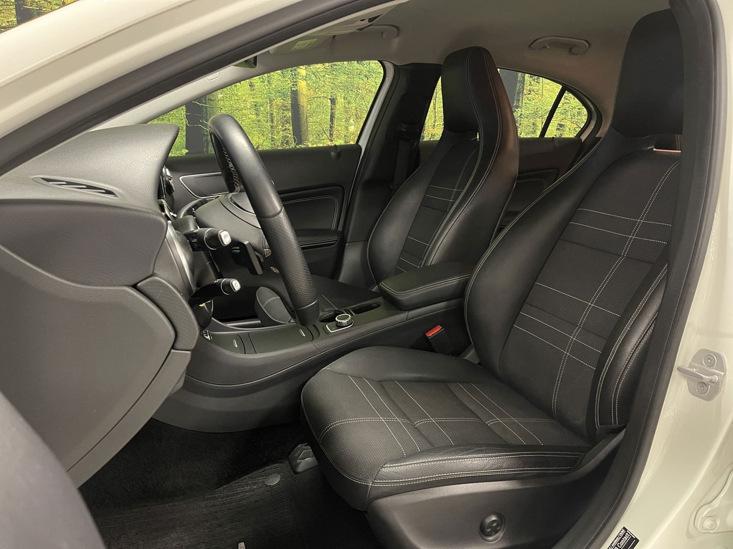 Mercedes-Benz A-Klasse 180 Ambition | Cruise Control | Parkeersensoren | Elektrische Bestuurdersstoel + Memory | Bluetooth | Isofix | Navigatie | Elektrisch Bedienbare Spiegels