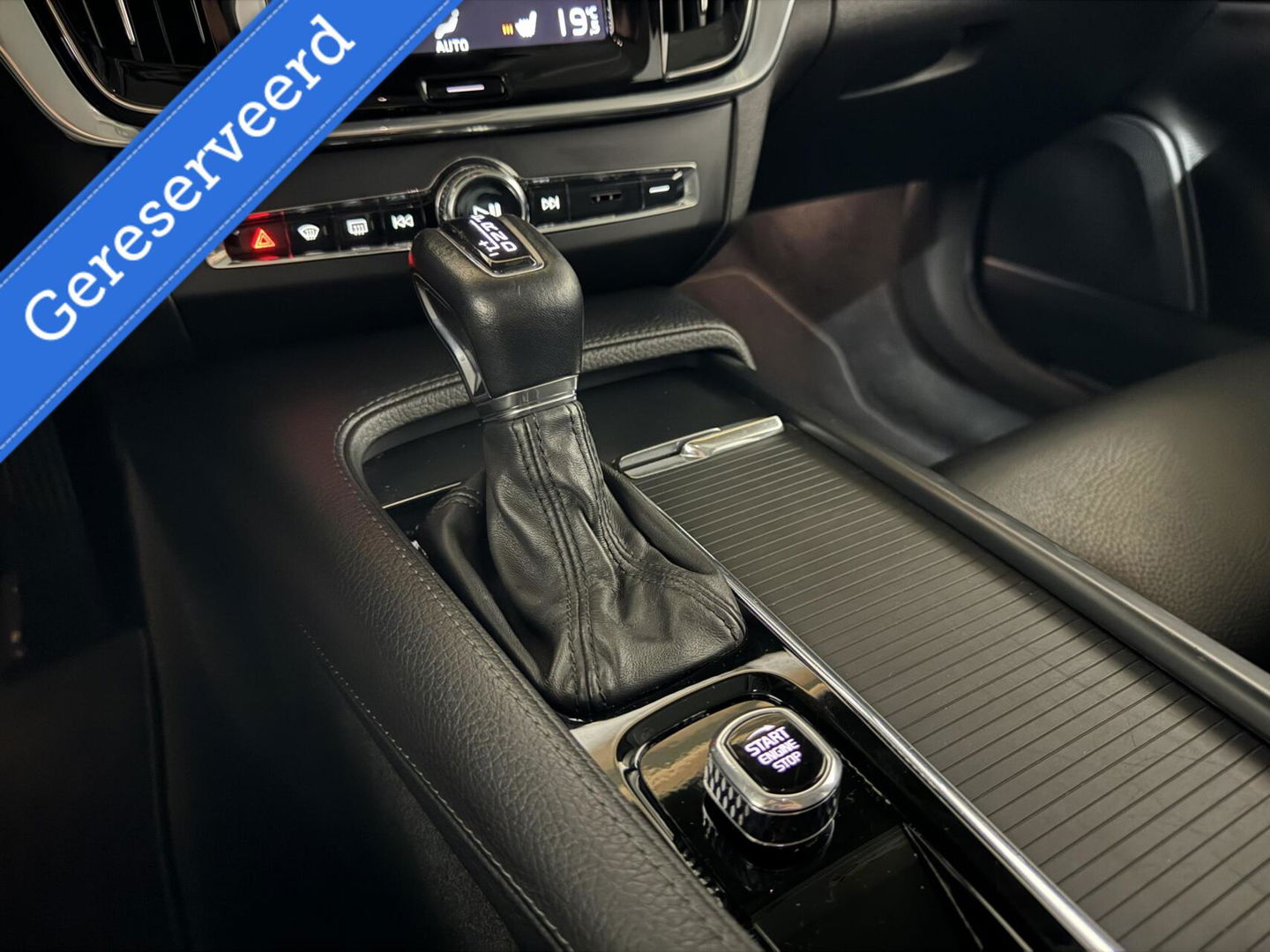 Volvo V90 2.0 T4 Momentum Leer Carplay Autopilot Trekh. NAP