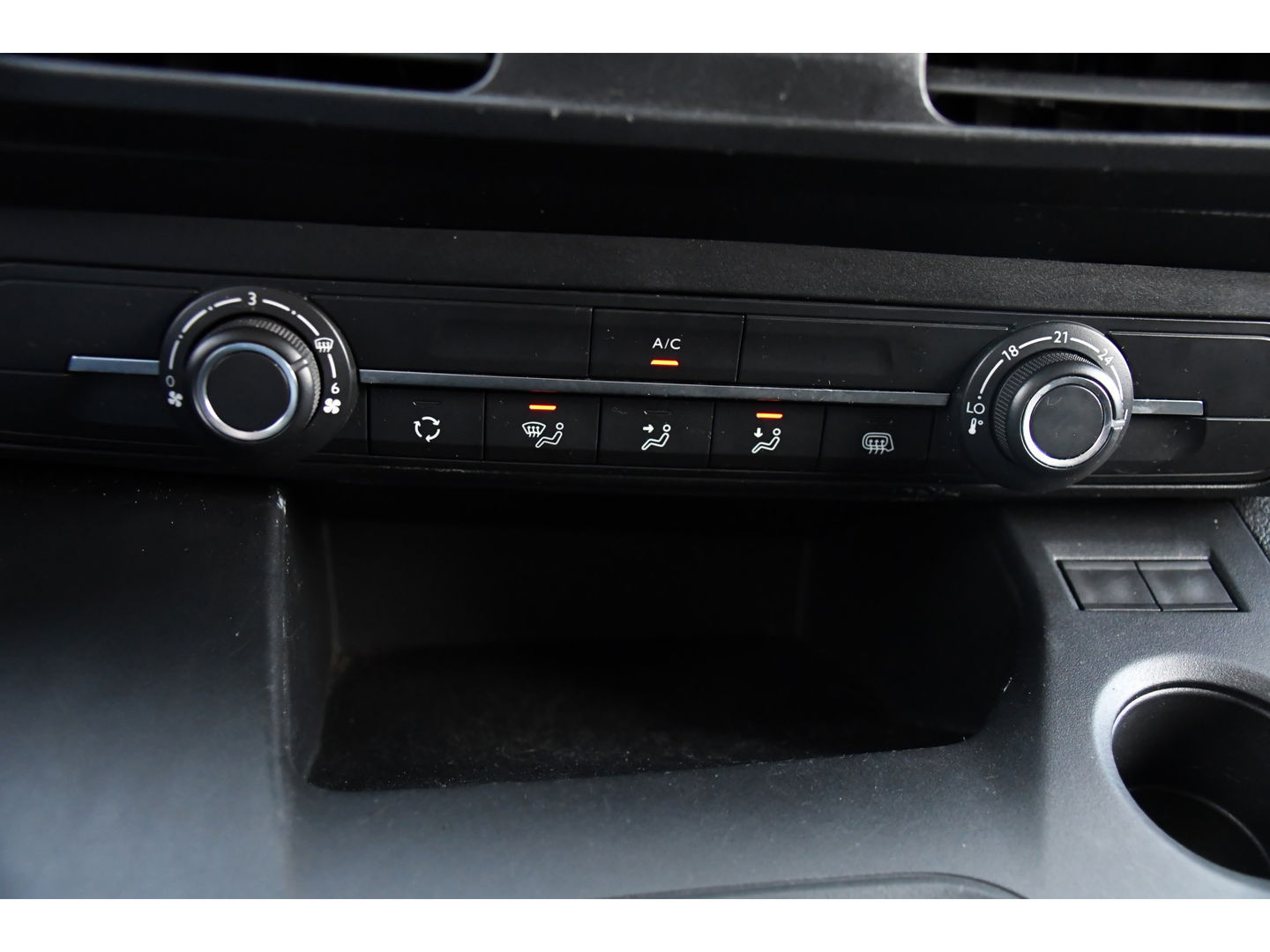 Opel Combo 1.5D L1H1 Black Edition Cruise, Carplay, 102pk, Multimedia, Trekhaak, Airco, Sensoren, Uniek!