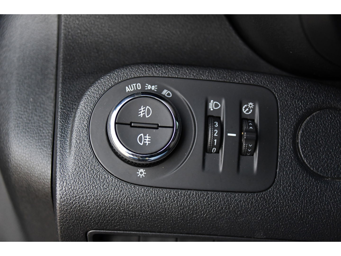 Opel Combo 1.5D L1H1 Black Edition Cruise, Carplay, 102pk, Multimedia, Trekhaak, Airco, Sensoren, Uniek!