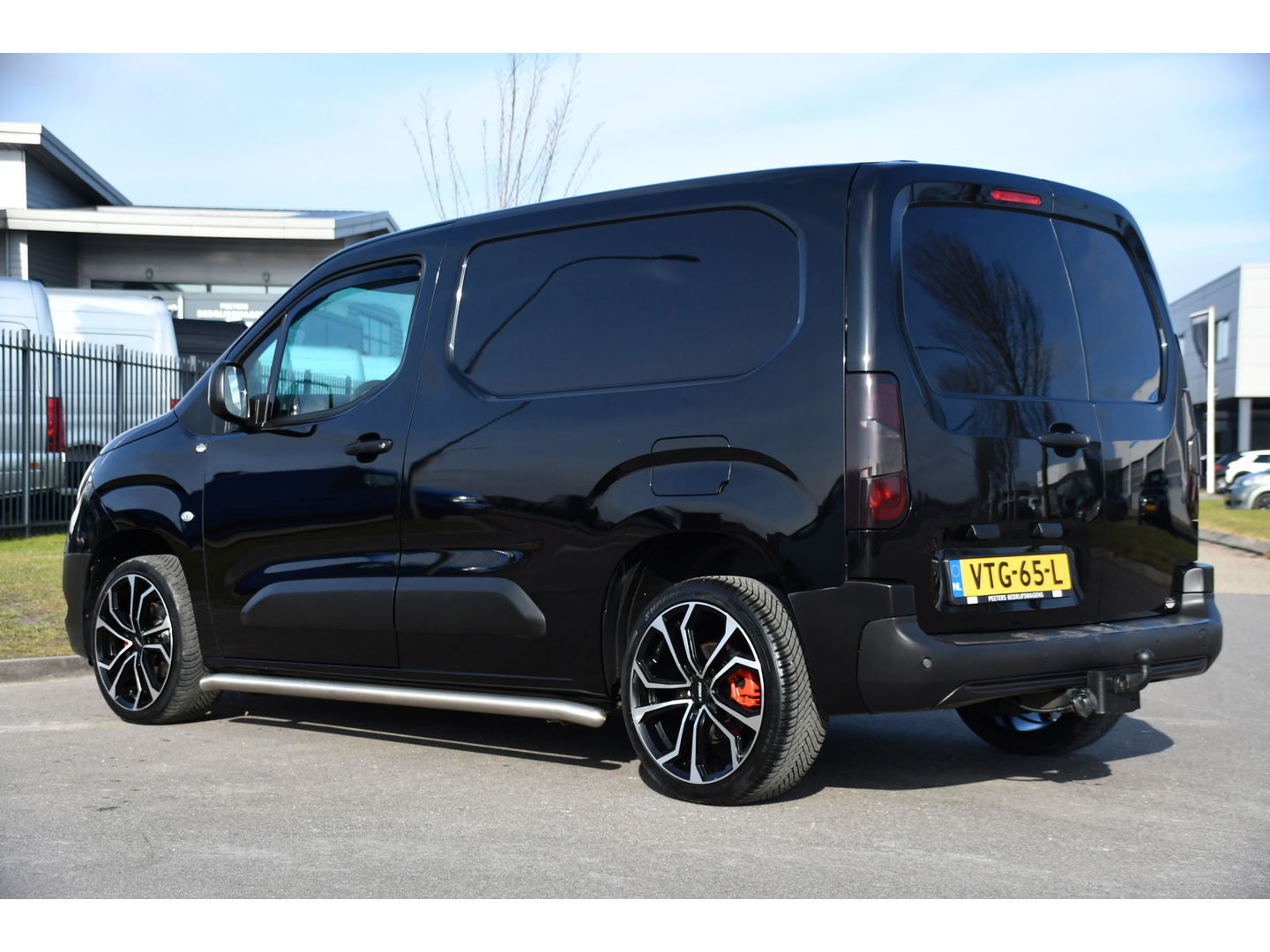 Opel Combo 1.5D L1H1 Black Edition Cruise, Carplay, 102pk, Multimedia, Trekhaak, Airco, Sensoren, Uniek!