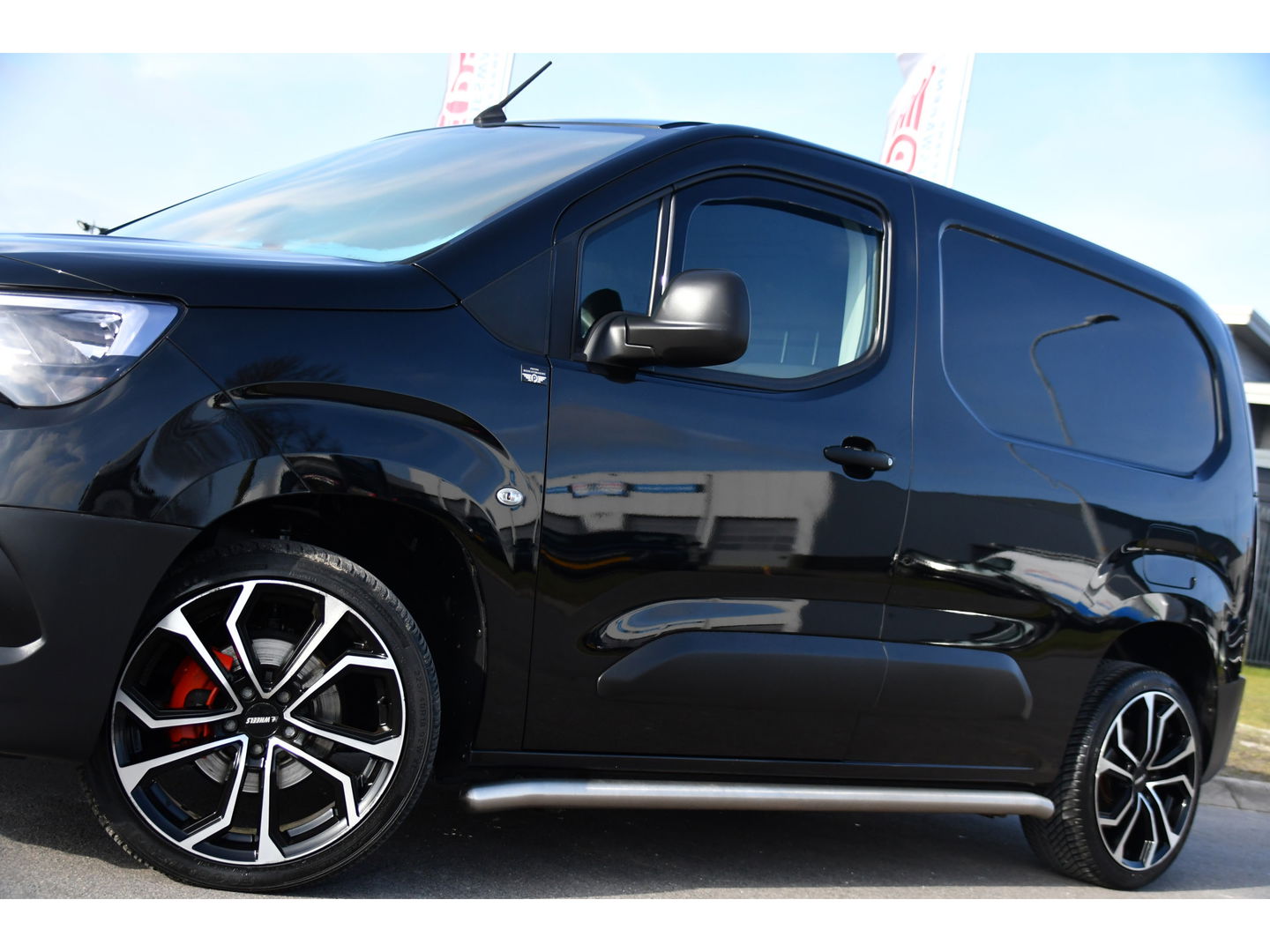 Opel Combo 1.5D L1H1 Black Edition Cruise, Carplay, 102pk, Multimedia, Trekhaak, Airco, Sensoren, Uniek!