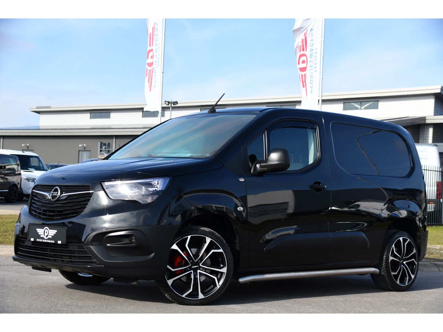 Opel Combo 1.5D L1H1 Black Edition Cruise, Carplay, 102pk, Multimedia, Trekhaak, Airco, Sensoren, Uniek!