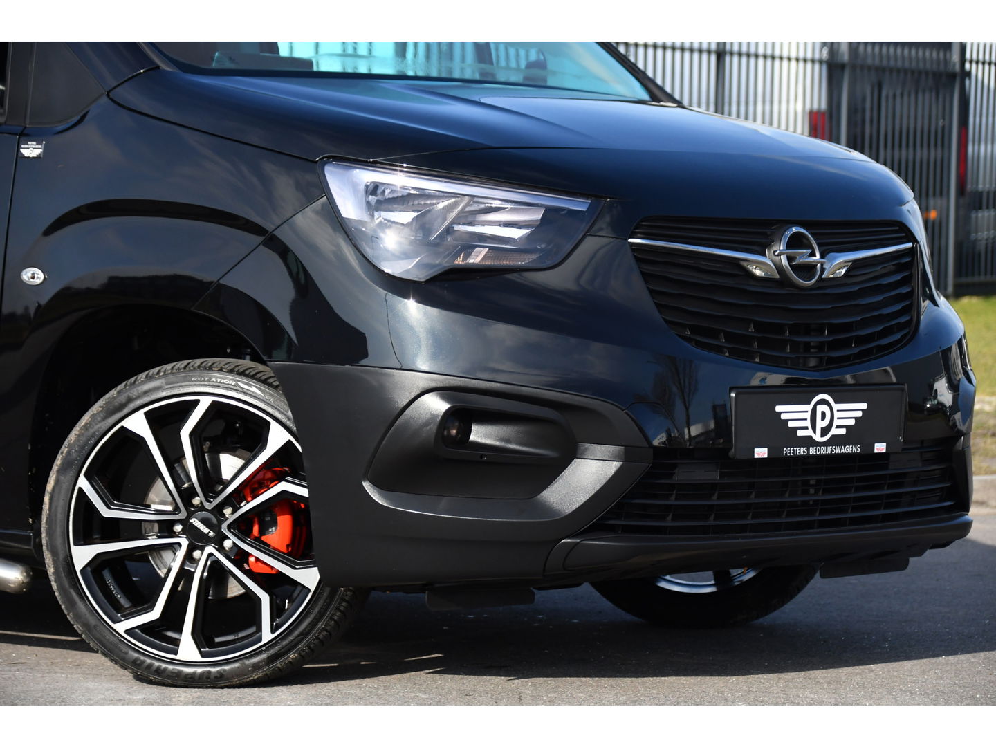 Opel Combo 1.5D L1H1 Black Edition Cruise, Carplay, 102pk, Multimedia, Trekhaak, Airco, Sensoren, Uniek!