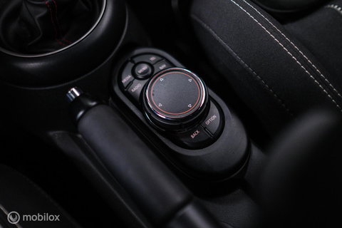 MINI Mini 2.0 Cooper S JCW Package | Kuipstoelen | JCW exhaust | Camera | Adaptive cruise | HUD | Xenon | Flippers |