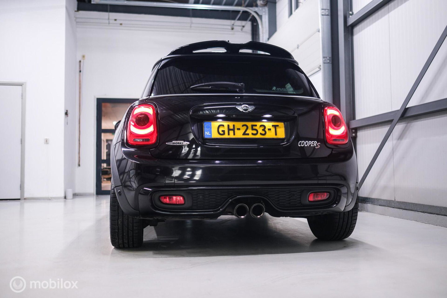 MINI Mini 2.0 Cooper S JCW Package | Kuipstoelen | JCW exhaust | Camera | Adaptive cruise | HUD | Xenon | Flippers |