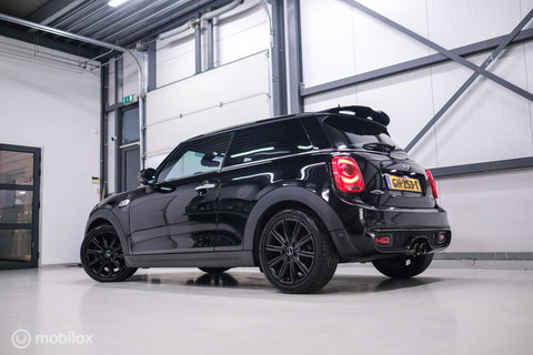 MINI Mini 2.0 Cooper S JCW Package | Kuipstoelen | JCW exhaust | Camera | Adaptive cruise | HUD | Xenon | Flippers |