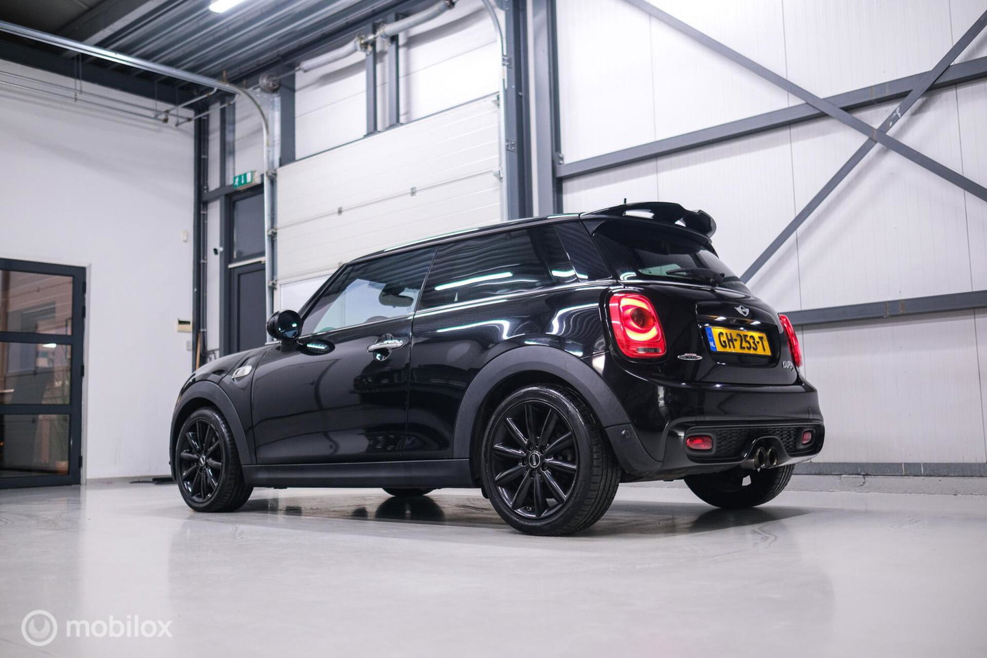MINI Mini 2.0 Cooper S JCW Package | Kuipstoelen | JCW exhaust | Camera | Adaptive cruise | HUD | Xenon | Flippers |