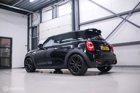 MINI Mini 2.0 Cooper S JCW Package | Kuipstoelen | JCW exhaust | Camera | Adaptive cruise | HUD | Xenon | Flippers |