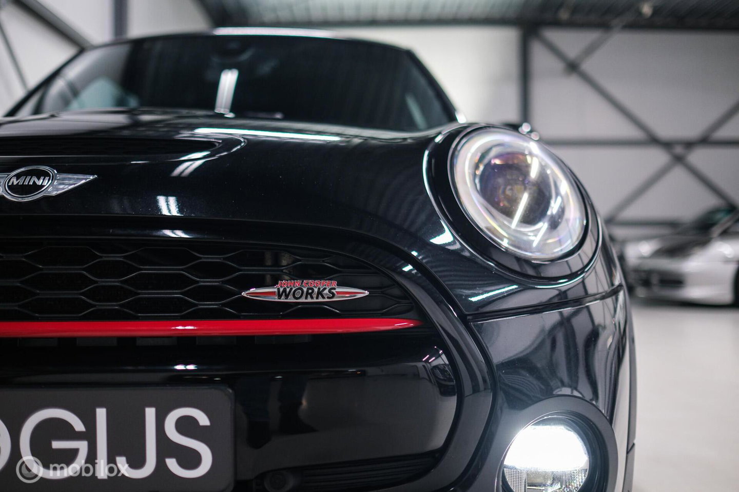 MINI Mini 2.0 Cooper S JCW Package | Kuipstoelen | JCW exhaust | Camera | Adaptive cruise | HUD | Xenon | Flippers |