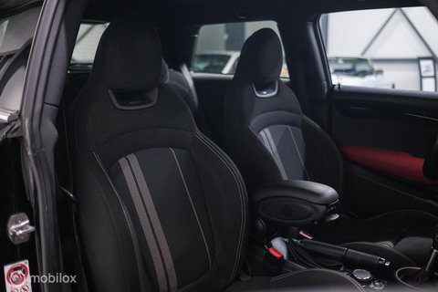 MINI Mini 2.0 Cooper S JCW Package | Kuipstoelen | JCW exhaust | Camera | Adaptive cruise | HUD | Xenon | Flippers |