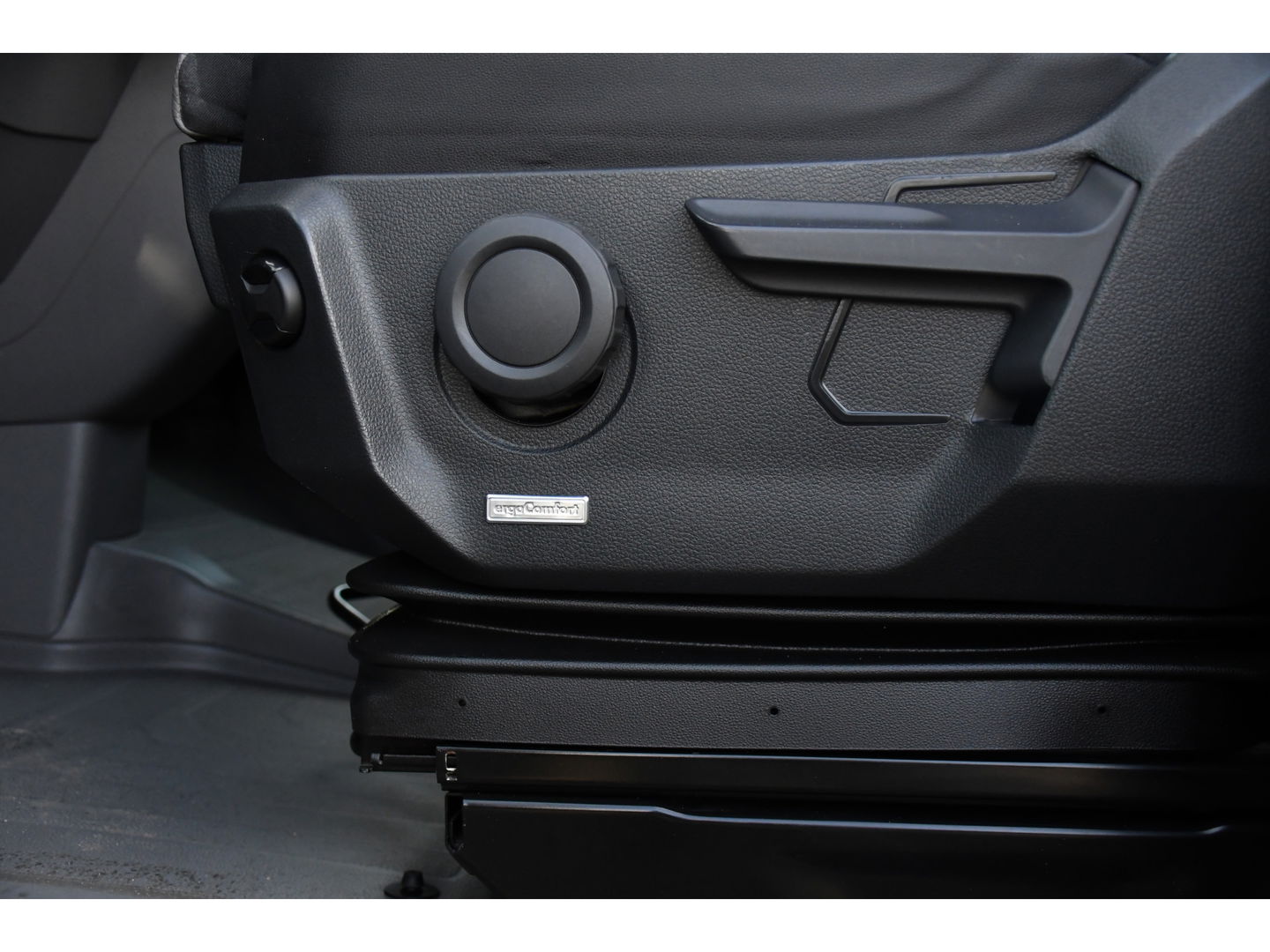 MAN TGE 2.0 L3H3 PB Edition Camera, Cruise, Carplay, LED, Clima, Stoelverwarming, Trekhaak, 140pk, Sensoren, Leder, Uniek!