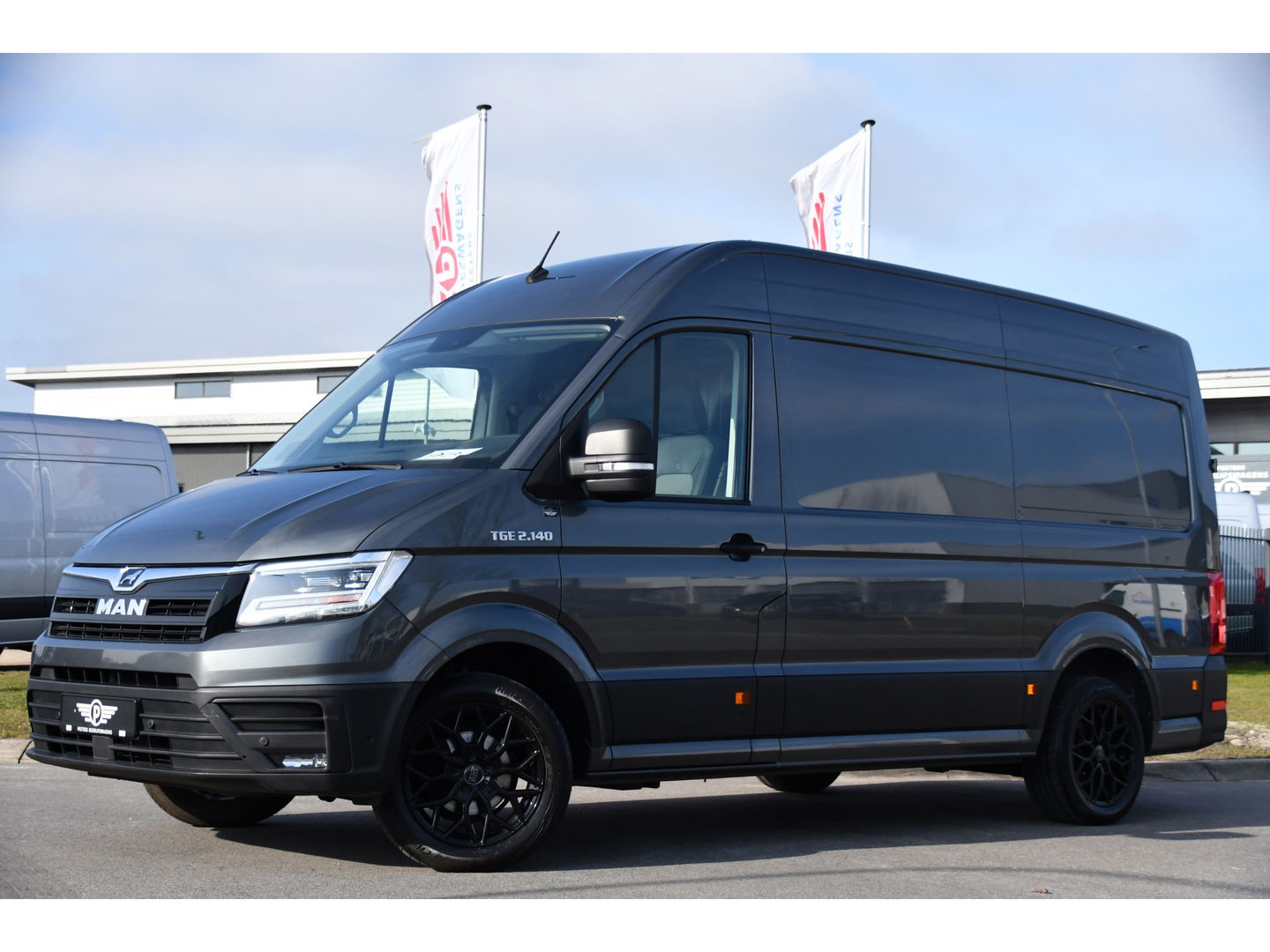 MAN TGE 2.0 L3H3 PB Edition Camera, Cruise, Carplay, LED, Clima, Stoelverwarming, Trekhaak, 140pk, Sensoren, Leder, Uniek!