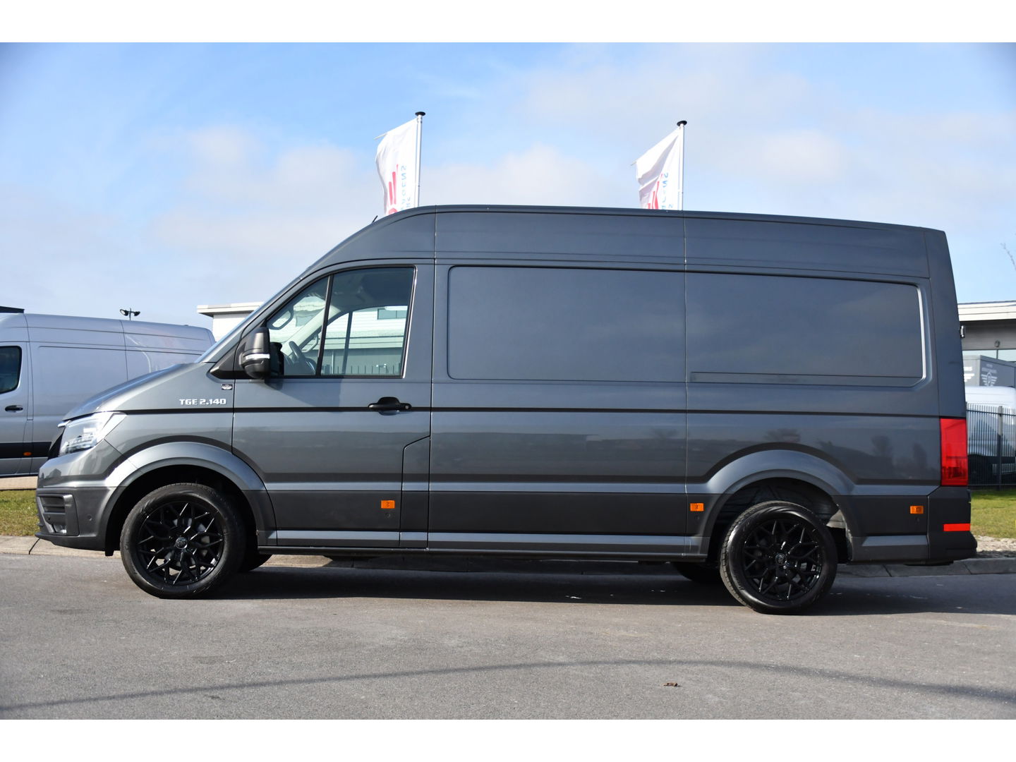 MAN TGE 2.0 L3H3 PB Edition Camera, Cruise, Carplay, LED, Clima, Stoelverwarming, Trekhaak, 140pk, Sensoren, Leder, Uniek!