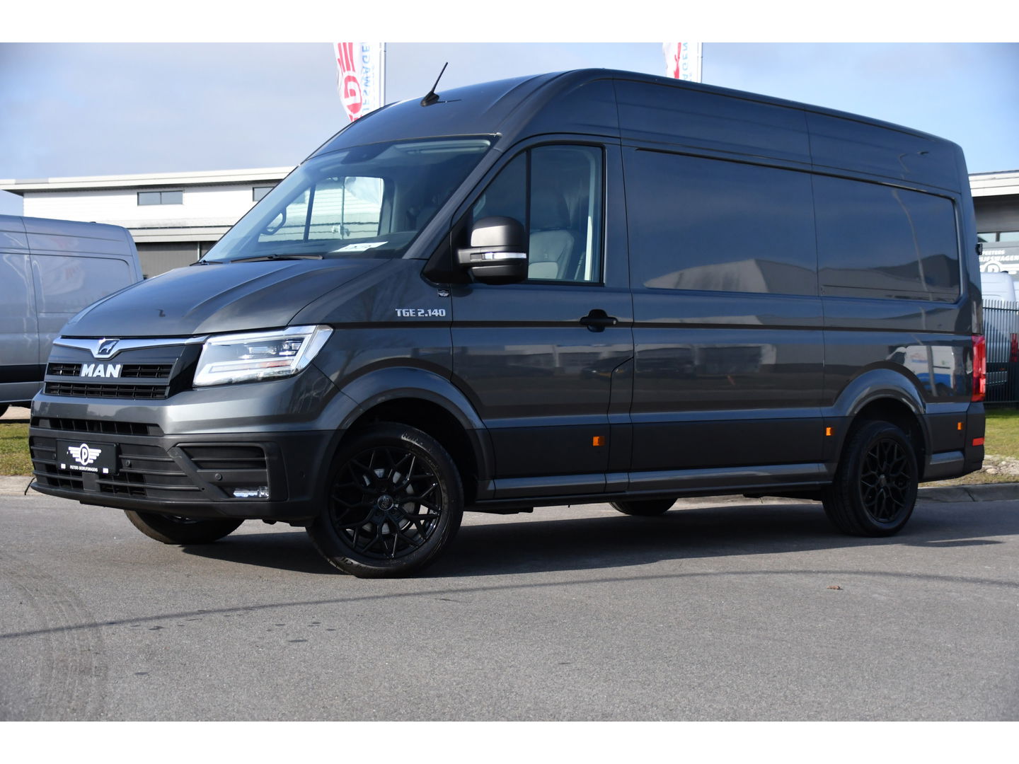 MAN TGE 2.0 L3H3 PB Edition Camera, Cruise, Carplay, LED, Clima, Stoelverwarming, Trekhaak, 140pk, Sensoren, Leder, Uniek!