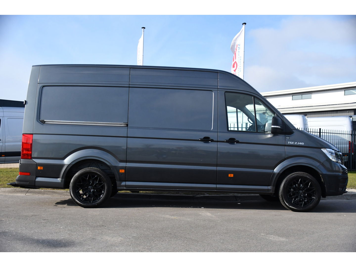 MAN TGE 2.0 L3H3 PB Edition Camera, Cruise, Carplay, LED, Clima, Stoelverwarming, Trekhaak, 140pk, Sensoren, Leder, Uniek!