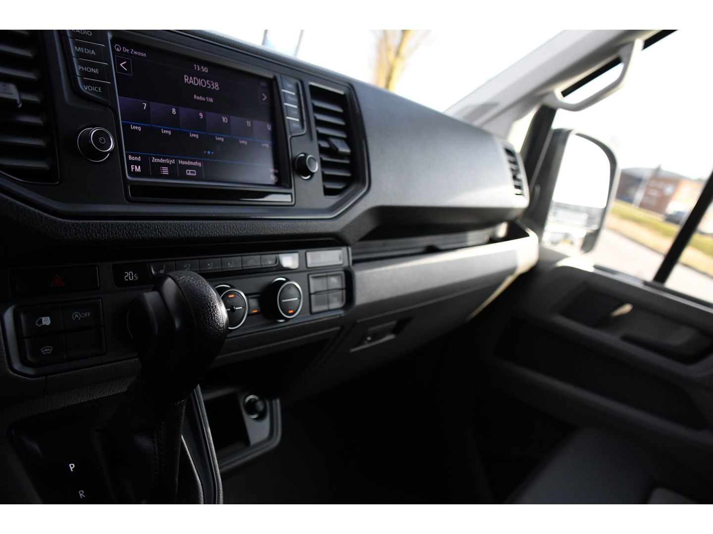 MAN TGE 2.0 L3H3 PB Edition Camera, Cruise, Carplay, LED, Clima, Stoelverwarming, Trekhaak, 140pk, Sensoren, Leder, Uniek!