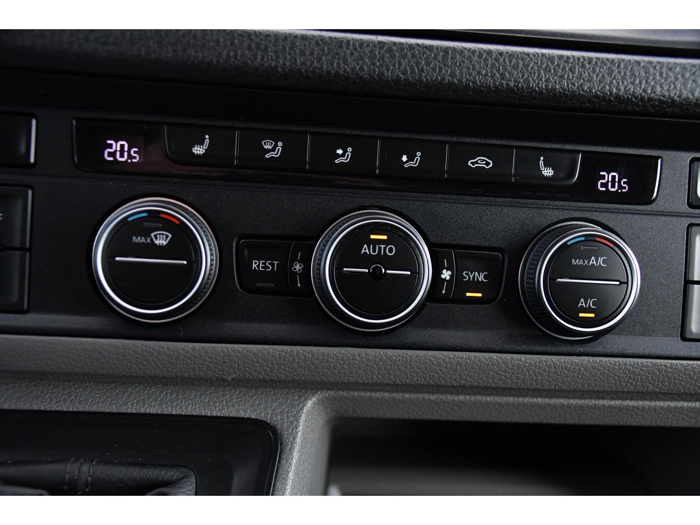 MAN TGE 2.0 L3H3 PB Edition Camera, Cruise, Carplay, LED, Clima, Stoelverwarming, Trekhaak, 140pk, Sensoren, Leder, Uniek!