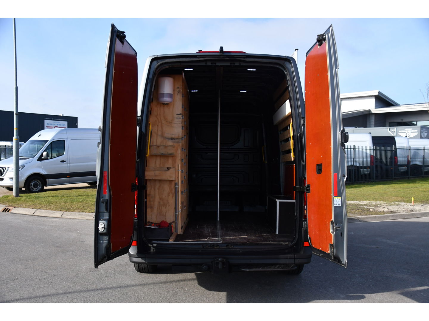 MAN TGE 2.0 L3H3 PB Edition Camera, Cruise, Carplay, LED, Clima, Stoelverwarming, Trekhaak, 140pk, Sensoren, Leder, Uniek!