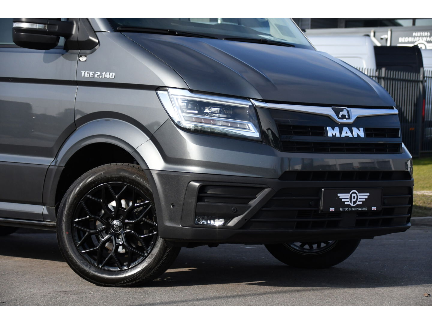 MAN TGE 2.0 L3H3 PB Edition Camera, Cruise, Carplay, LED, Clima, Stoelverwarming, Trekhaak, 140pk, Sensoren, Leder, Uniek!