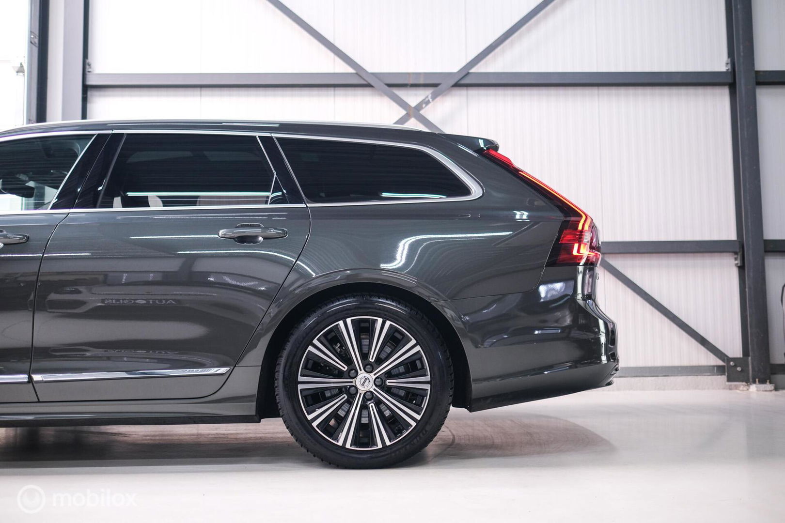 Volvo V90 2.0 T6 AWD Inscription 340 pk | Trekhaak | Panoramadak | Pine Grey | NL auto NAP | Camera | Dealer OH | 1e eigenaar | Zonnescher