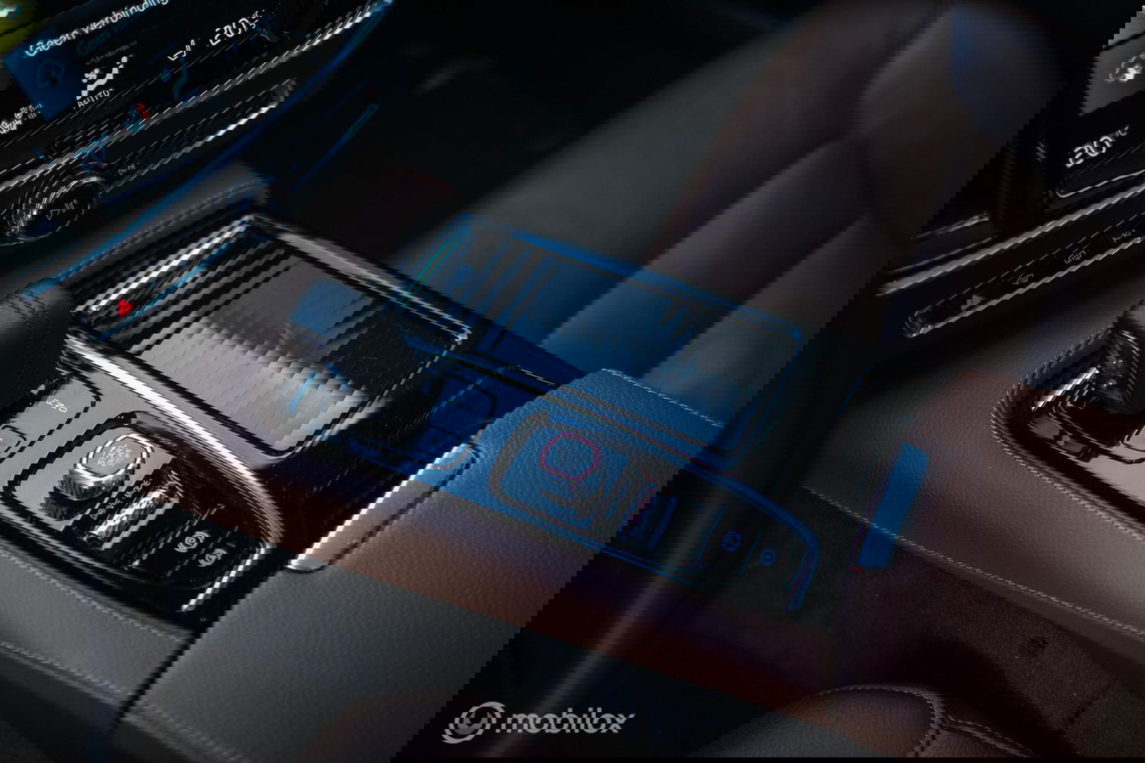 Volvo V90 2.0 T6 AWD Inscription 340 pk | Trekhaak | Panoramadak | Pine Grey | NL auto NAP | Camera | Dealer OH | 1e eigenaar | Zonnescher