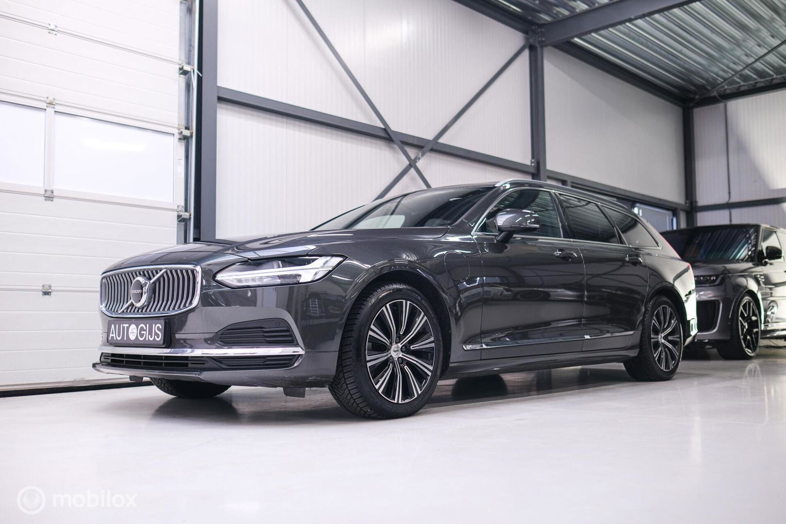 Volvo V90 2.0 T6 AWD Inscription 340 pk | Trekhaak | Panoramadak | Pine Grey | NL auto NAP | Camera | Dealer OH | 1e eigenaar | Zonnescher