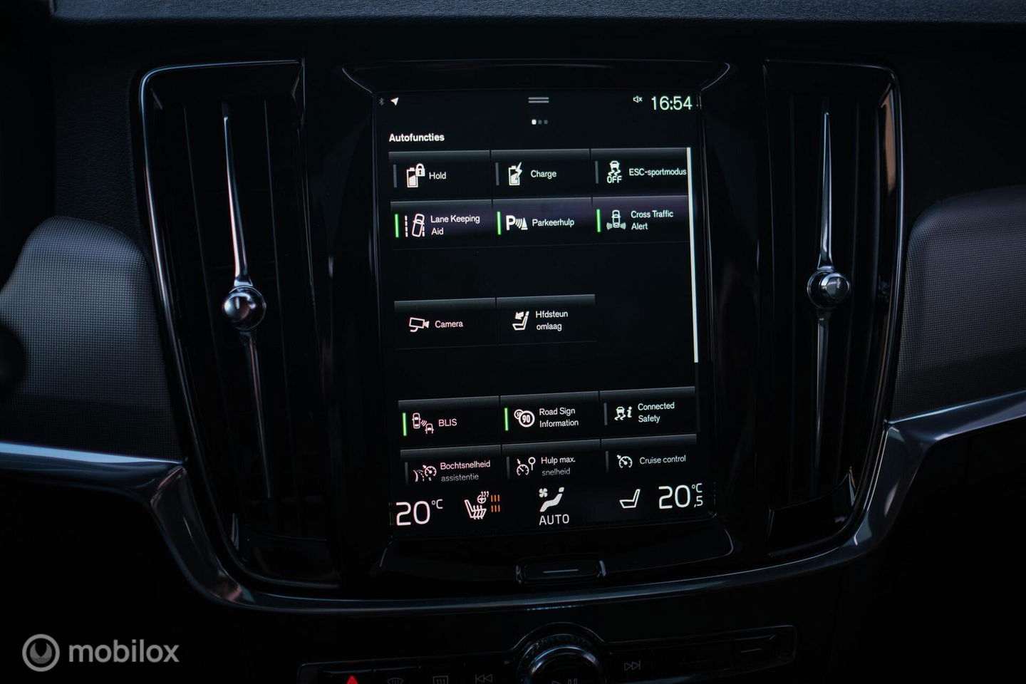 Volvo V90 2.0 T6 AWD Inscription 340 pk | Trekhaak | Panoramadak | Pine Grey | NL auto NAP | Camera | Dealer OH | 1e eigenaar | Zonnescher