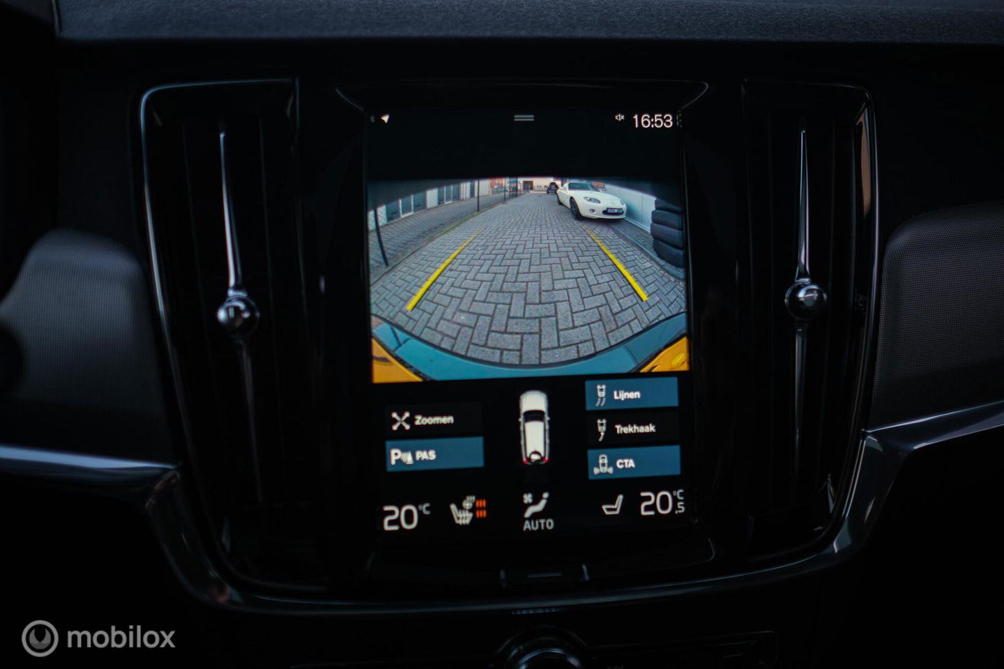 Volvo V90 2.0 T6 AWD Inscription 340 pk | Trekhaak | Panoramadak | Pine Grey | NL auto NAP | Camera | Dealer OH | 1e eigenaar | Zonnescher