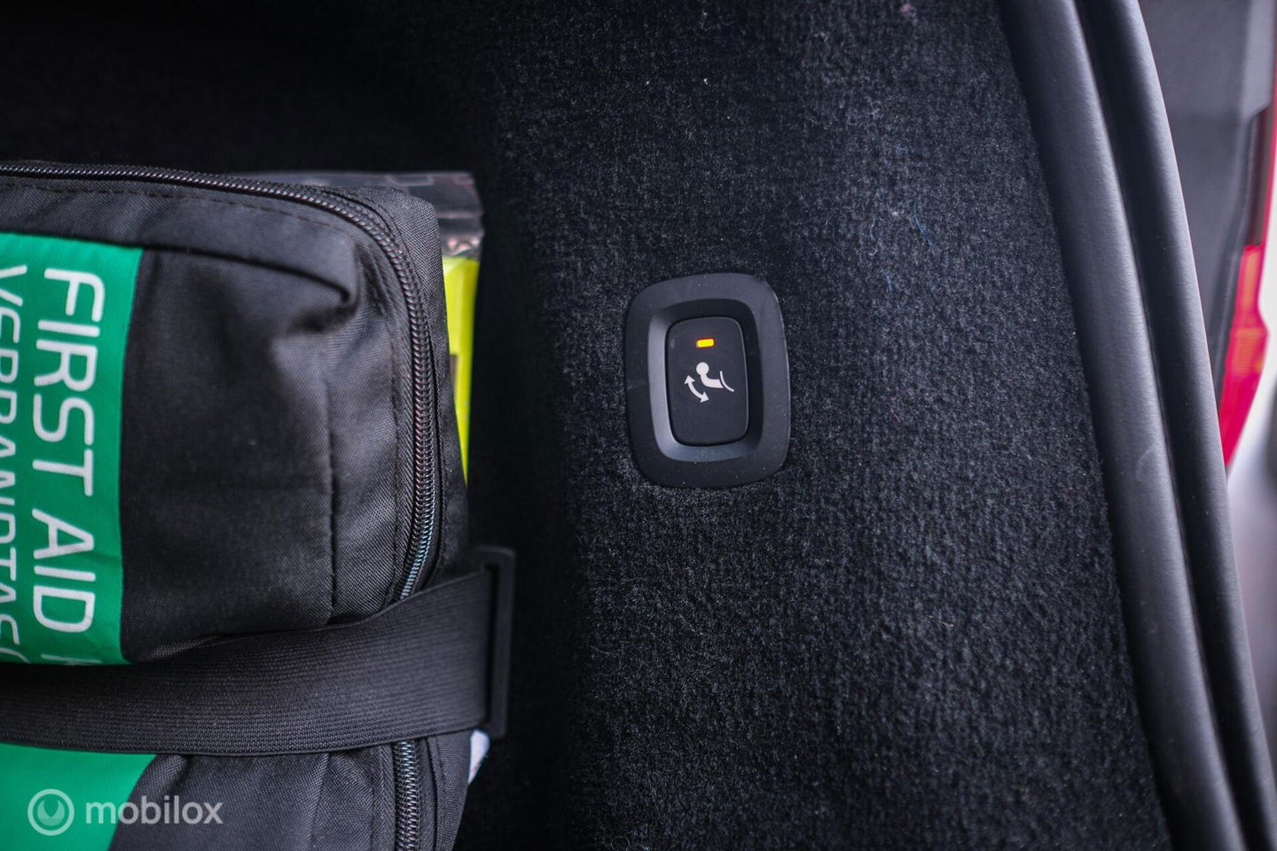 Volvo V90 2.0 T6 AWD Inscription 340 pk | Trekhaak | Panoramadak | Pine Grey | NL auto NAP | Camera | Dealer OH | 1e eigenaar | Zonnescher