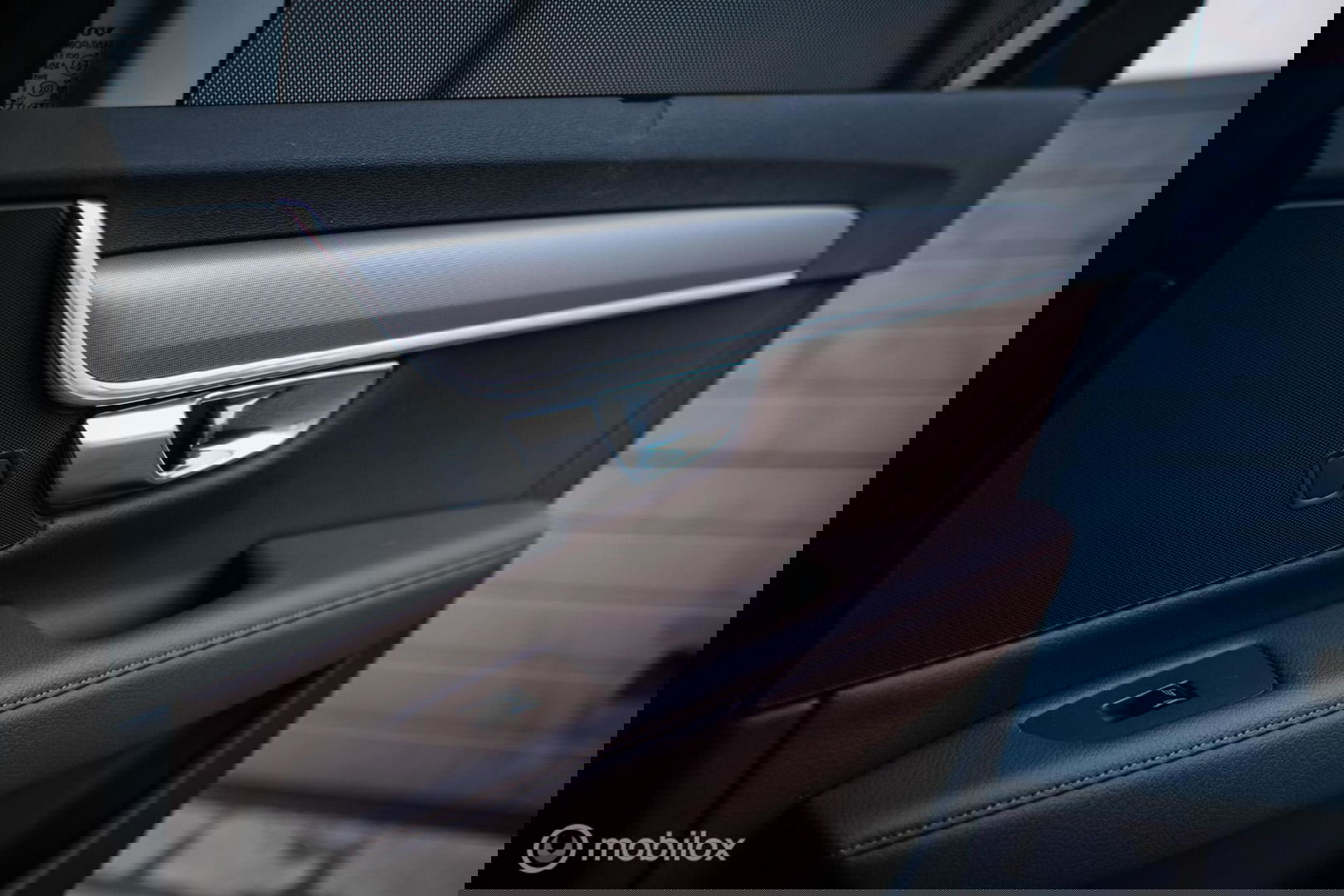 Volvo V90 2.0 T6 AWD Inscription 340 pk | Trekhaak | Panoramadak | Pine Grey | NL auto NAP | Camera | Dealer OH | 1e eigenaar | Zonnescher