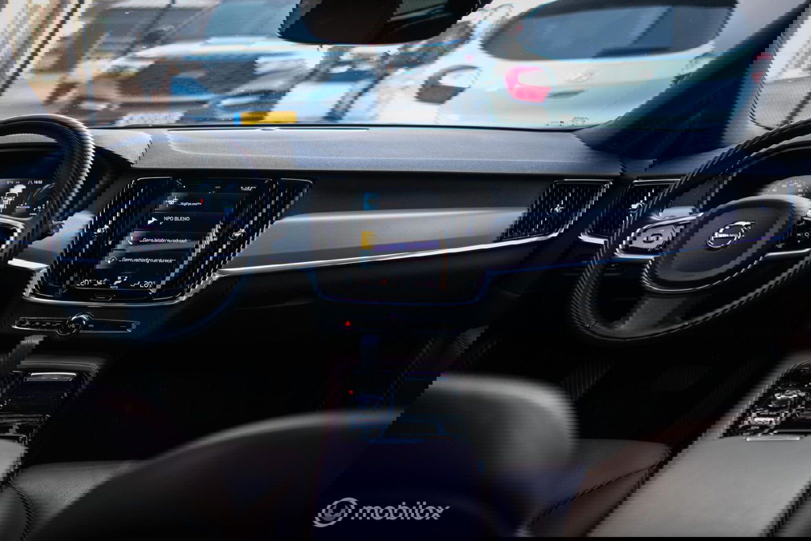 Volvo V90 2.0 T6 AWD Inscription 340 pk | Trekhaak | Panoramadak | Pine Grey | NL auto NAP | Camera | Dealer OH | 1e eigenaar | Zonnescher