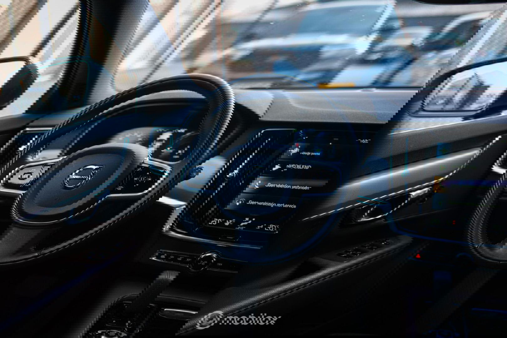 Volvo V90 2.0 T6 AWD Inscription 340 pk | Trekhaak | Panoramadak | Pine Grey | NL auto NAP | Camera | Dealer OH | 1e eigenaar | Zonnescher