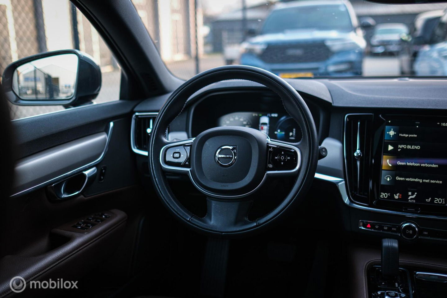 Volvo V90 2.0 T6 AWD Inscription 340 pk | Trekhaak | Panoramadak | Pine Grey | NL auto NAP | Camera | Dealer OH | 1e eigenaar | Zonnescher