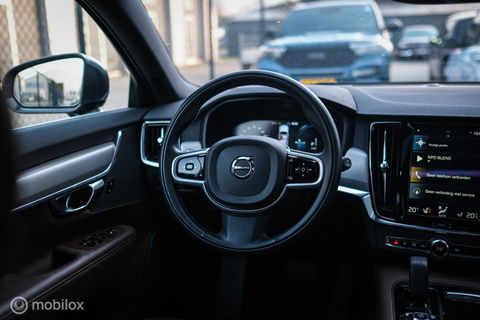 Volvo V90 2.0 T6 AWD Inscription 340 pk | Trekhaak | Panoramadak | Pine Grey | NL auto NAP | Camera | Dealer OH | 1e eigenaar | Zonnescher