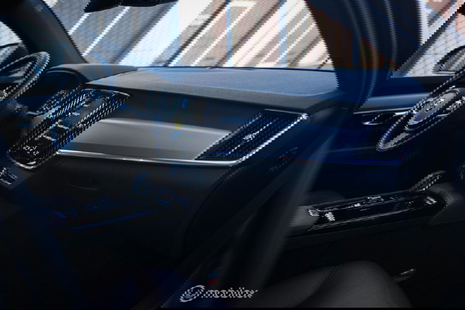 Volvo V90 2.0 T6 AWD Inscription 340 pk | Trekhaak | Panoramadak | Pine Grey | NL auto NAP | Camera | Dealer OH | 1e eigenaar | Zonnescher