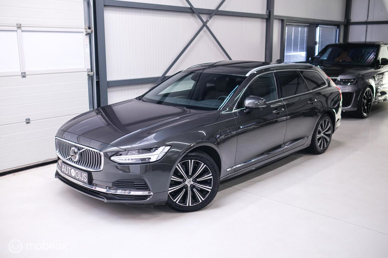Volvo V90 2.0 T6 AWD Inscription 340 pk | Trekhaak | Panoramadak | Pine Grey | NL auto NAP | Camera | Dealer OH | 1e eigenaar | Zonnescher