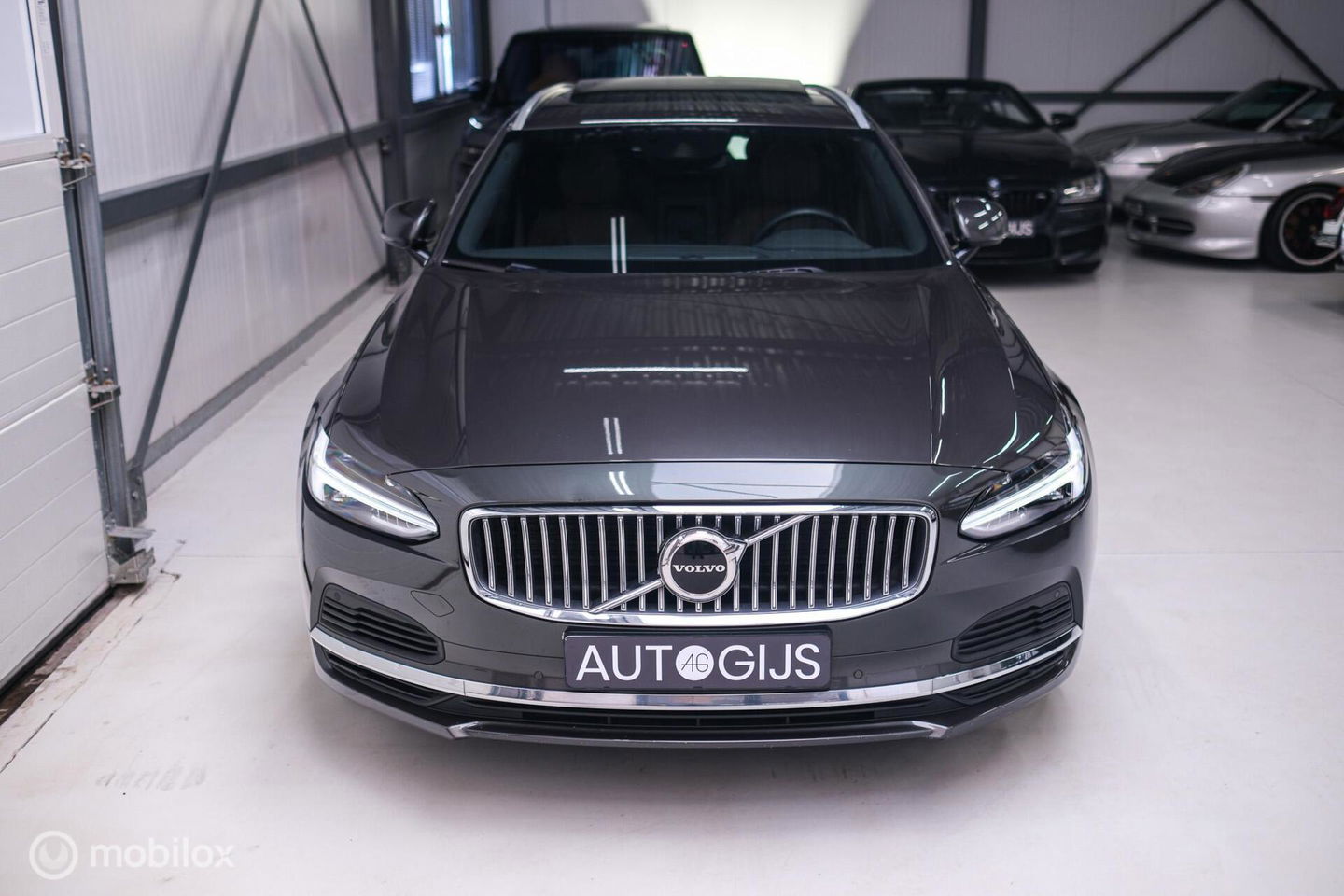 Volvo V90 2.0 T6 AWD Inscription 340 pk | Trekhaak | Panoramadak | Pine Grey | NL auto NAP | Camera | Dealer OH | 1e eigenaar | Zonnescher