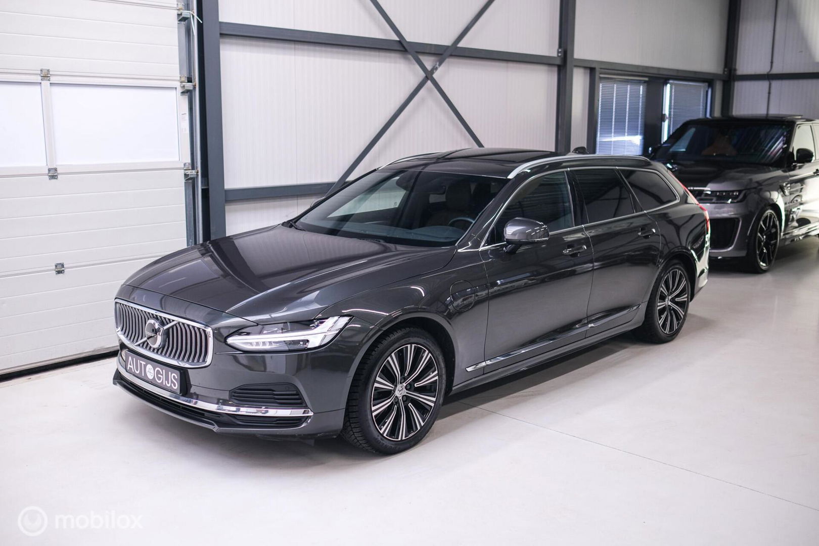 Volvo V90 2.0 T6 AWD Inscription 340 pk | Trekhaak | Panoramadak | Pine Grey | NL auto NAP | Camera | Dealer OH | 1e eigenaar | Zonnescher